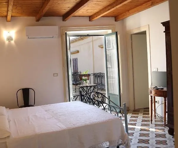 Charme In Centro - Tourist Affittacamere 3*