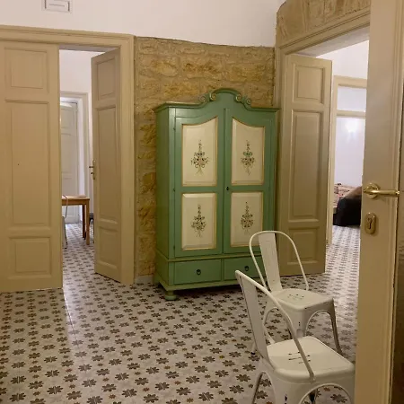 Guest house Charme In Centro - Tourist